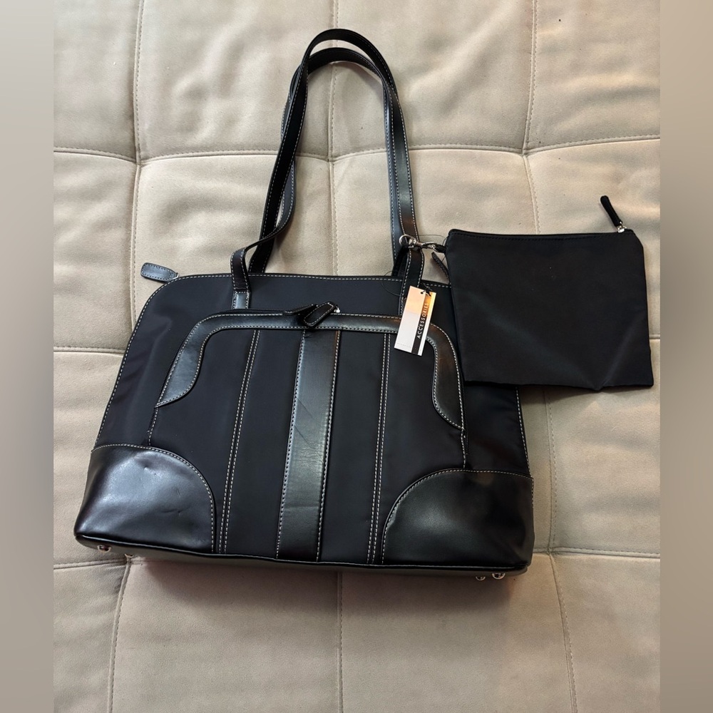 Style and Sophistication: Black Computer Bag